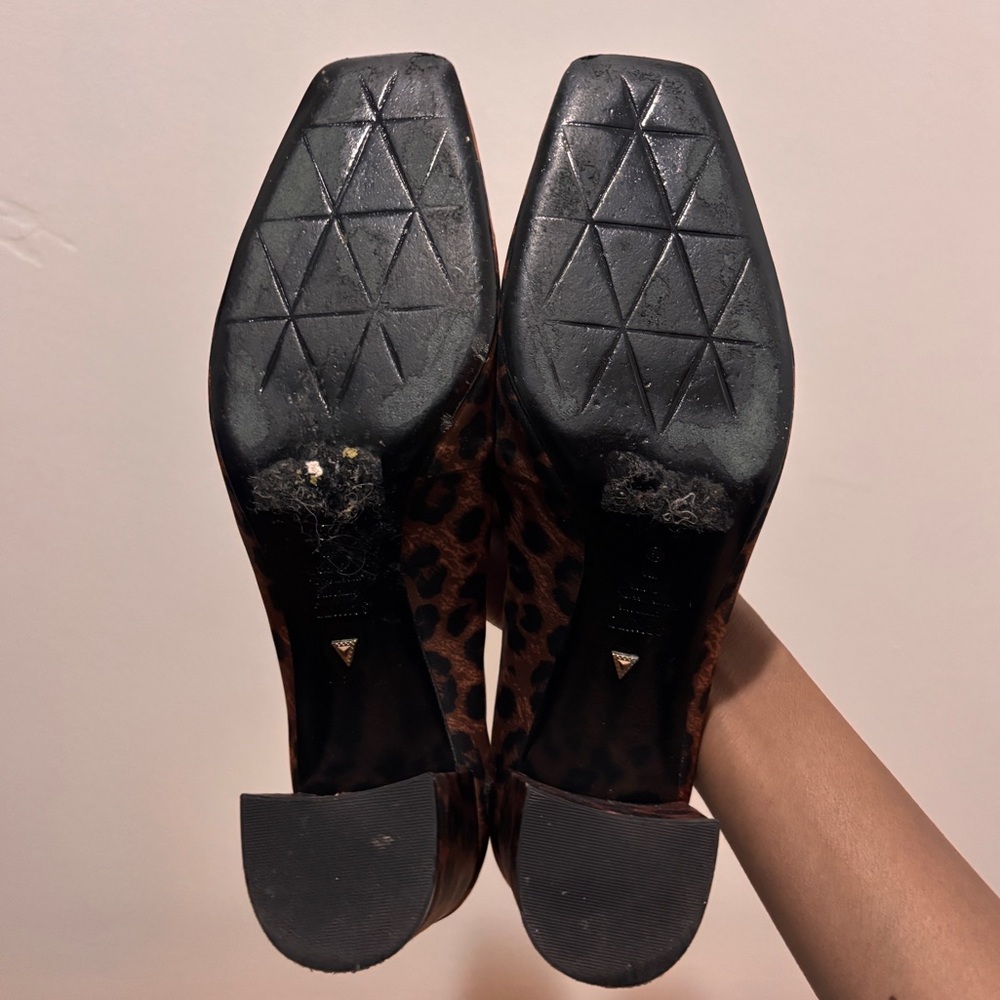 Leopard Print Block Heel Pumps with Bow - Picture 4 of 4